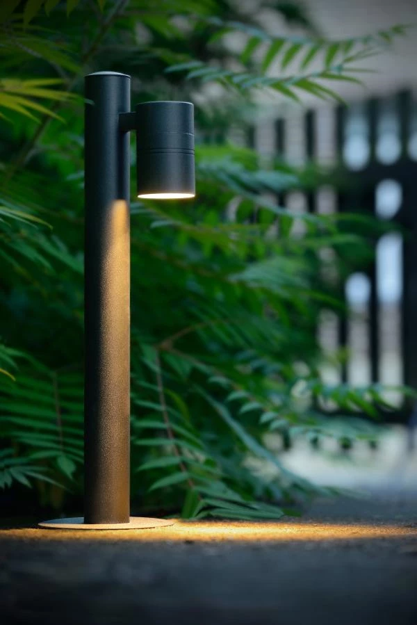 Lucide ARNE-LED - Bollard light - Ø 6,3 cm - LED - GU10 - 1x5W 2700K - IP44 - Black - ambiance 1